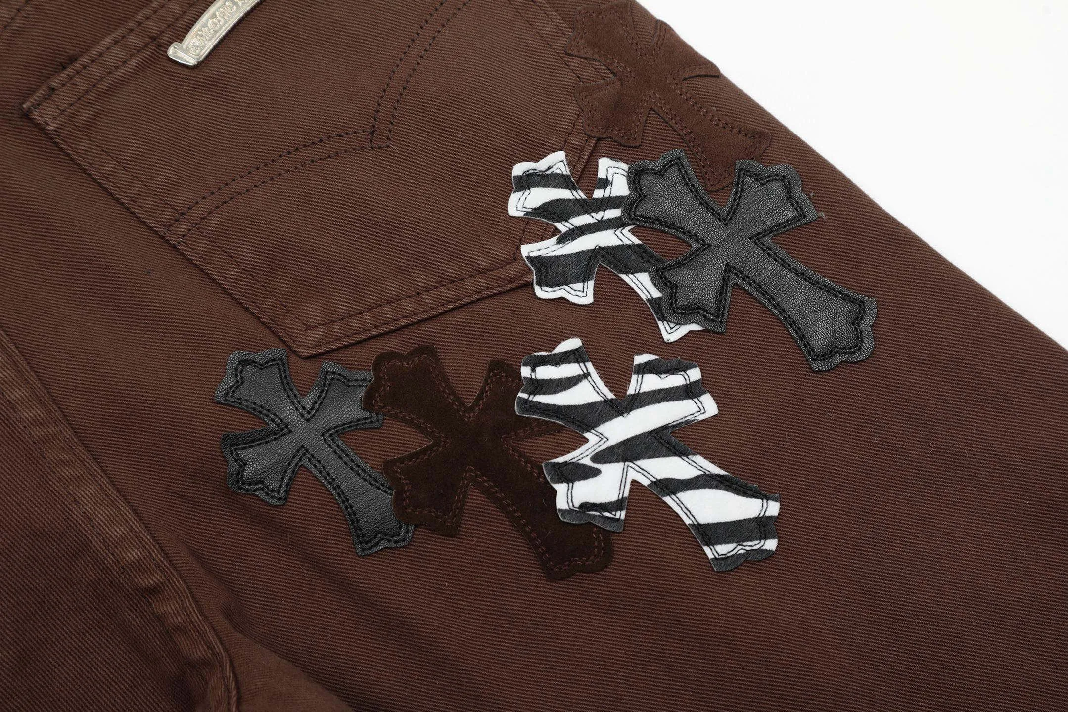 P270 💰 (Top version) Chrome hearts CH brown zebra pattern cross-patterned leather jeans, truly restoring the ultimate texture of Vintage, special Italian cowhide printing and cutting, custom-made sheepskin three-layer thick line leather, whole splicing in heavy water washing process, craftsmen hand-splashed ink, you can see the details, three-dimensional cutting version, loose and comfortable, not flattering on the figure, tall and slim, factory Seiko, original quality control, same style for men and women, can be matched with couples, versatile recommendation Essential jeans for all seasons Color: Brown Size: 28-30-32-34 (corresponds to S-M-L-XL)